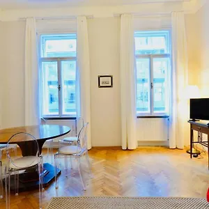 Beautiful Viennese Flat In The Centre , Vienna Austria